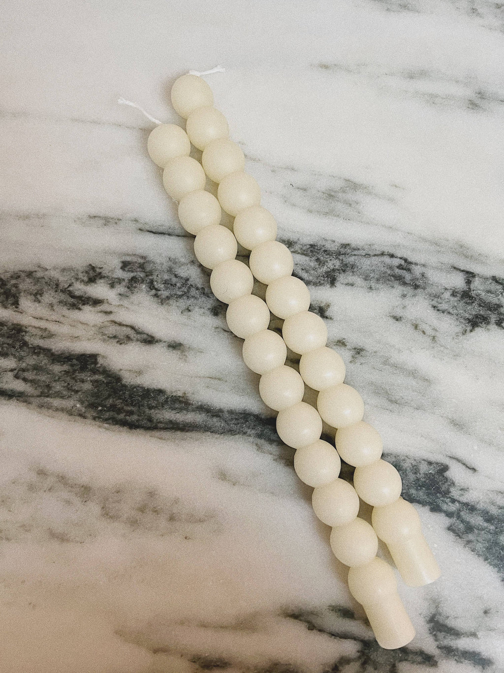 Bauble taper candle: Natural beeswax