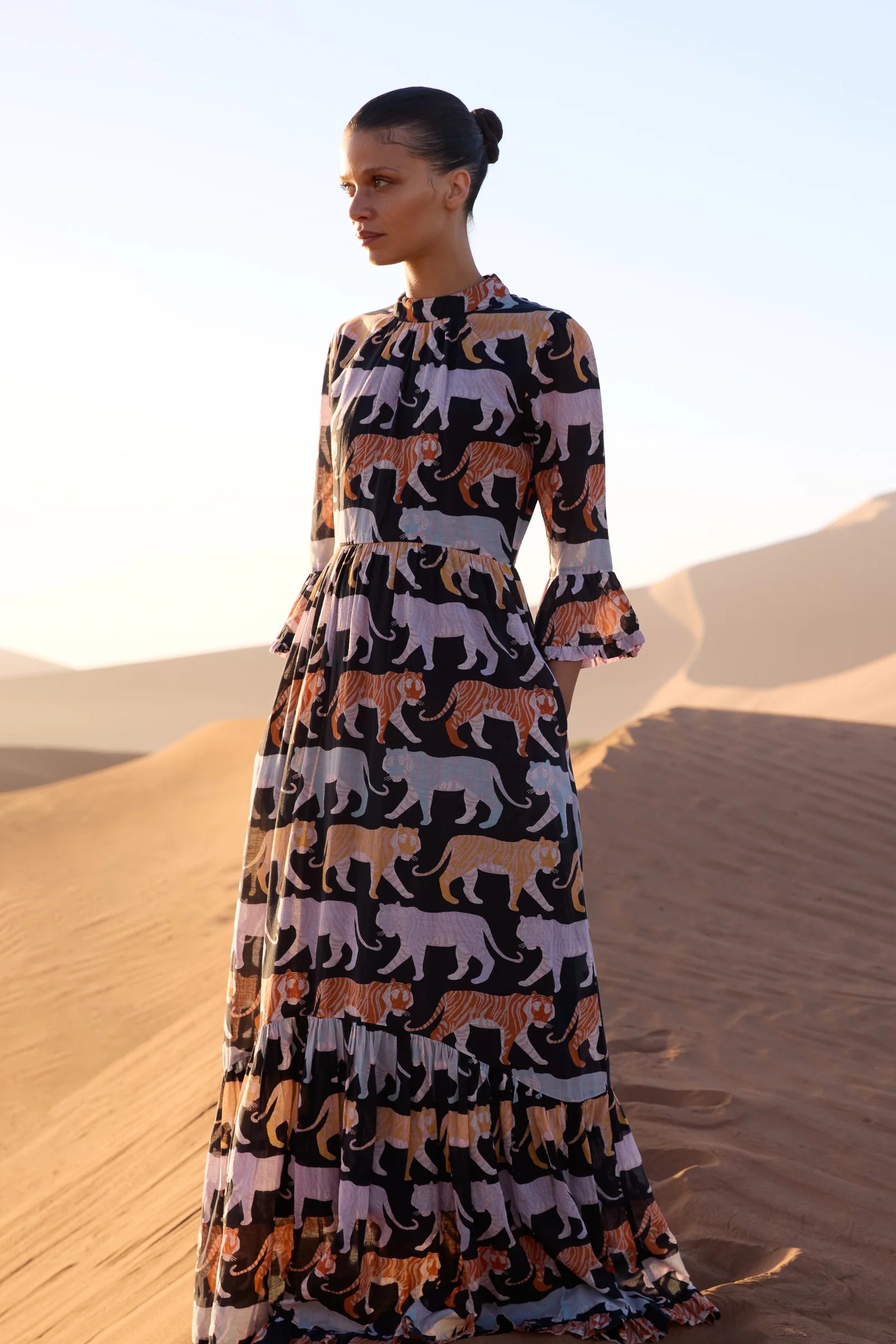 High Neck Bell Maxi Raj Black