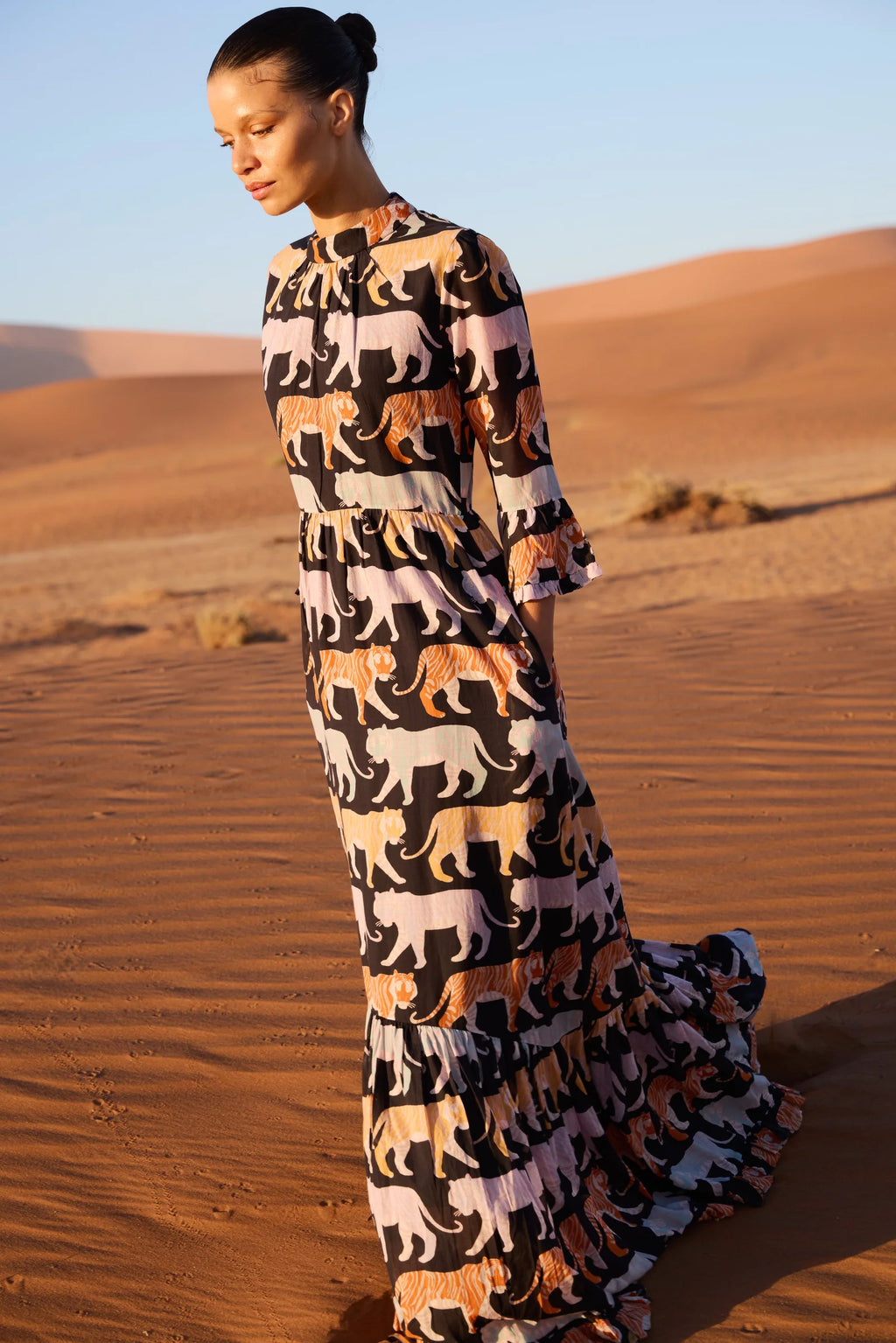 High Neck Bell Maxi Raj Black