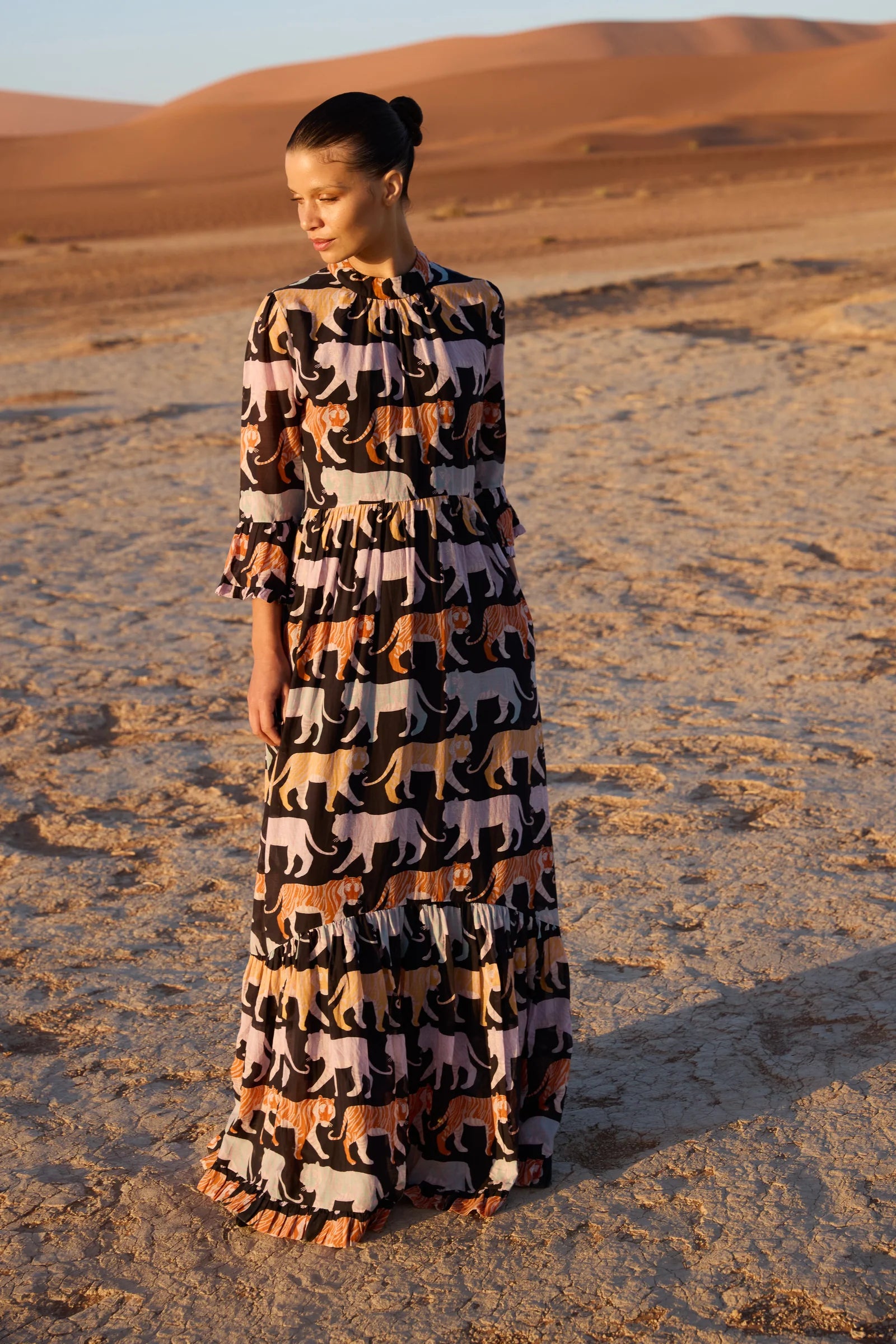 High Neck Bell Maxi Raj Black