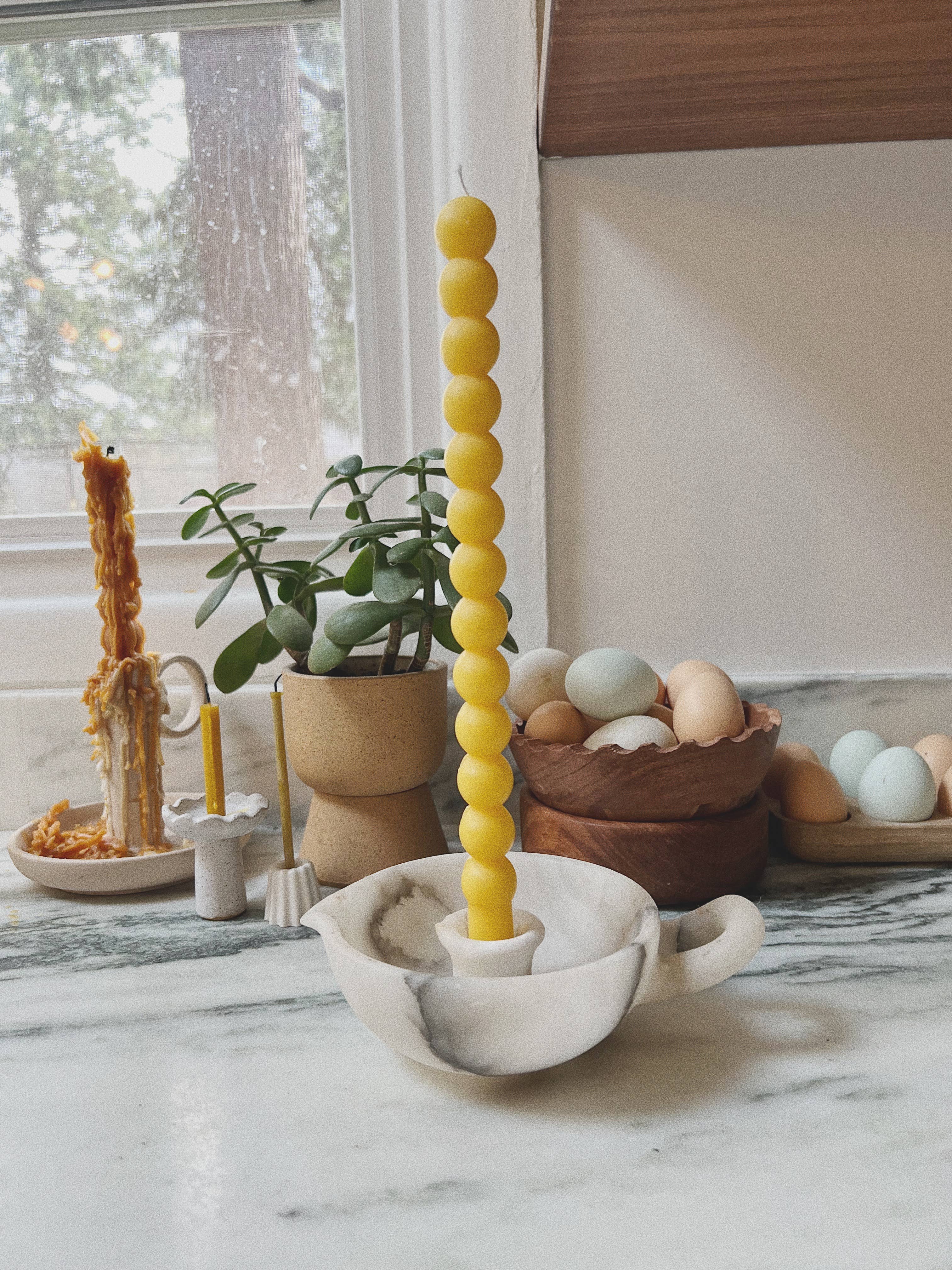 Bauble taper candle: Natural beeswax