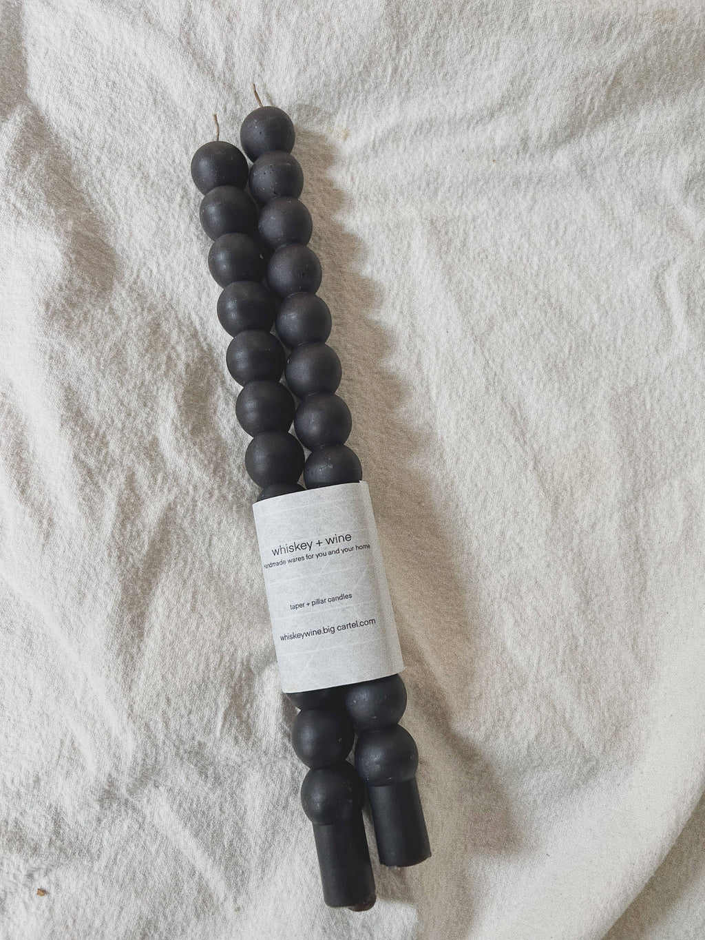 Bauble taper candle: Natural beeswax
