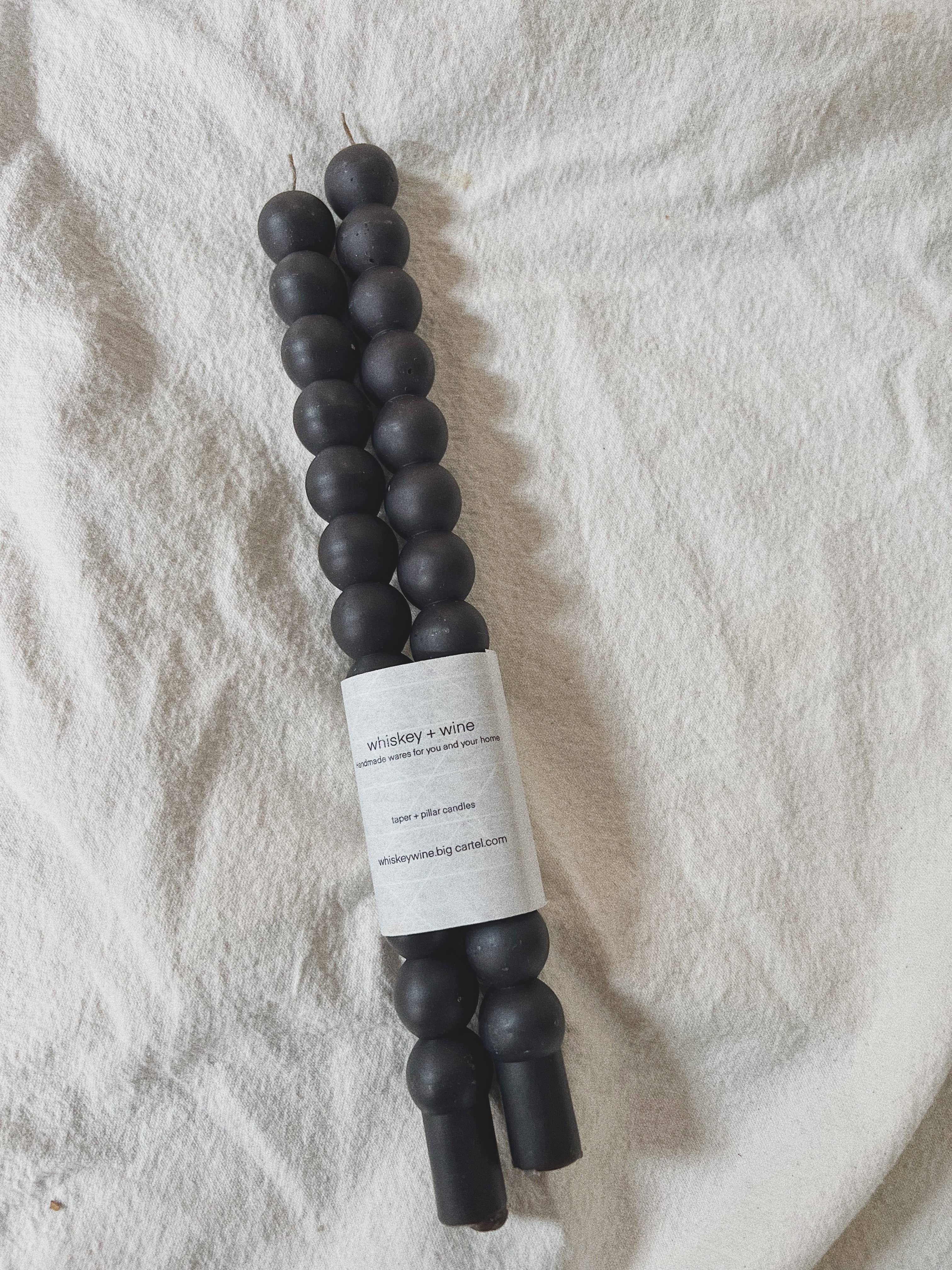 Bauble taper candle: Natural beeswax