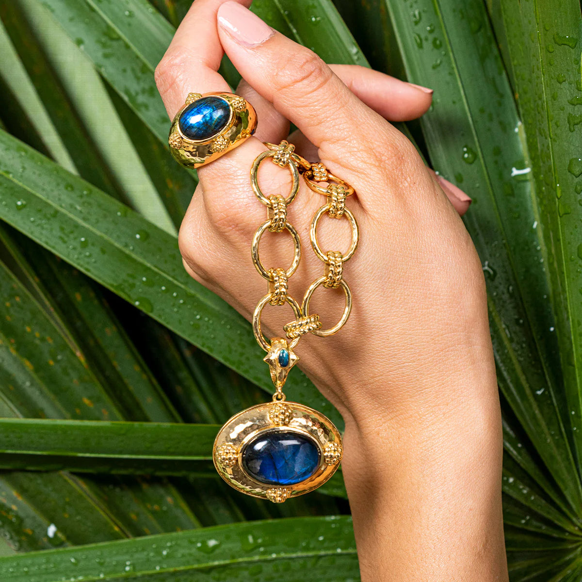 Cleopatra Oval Ring Labradorite