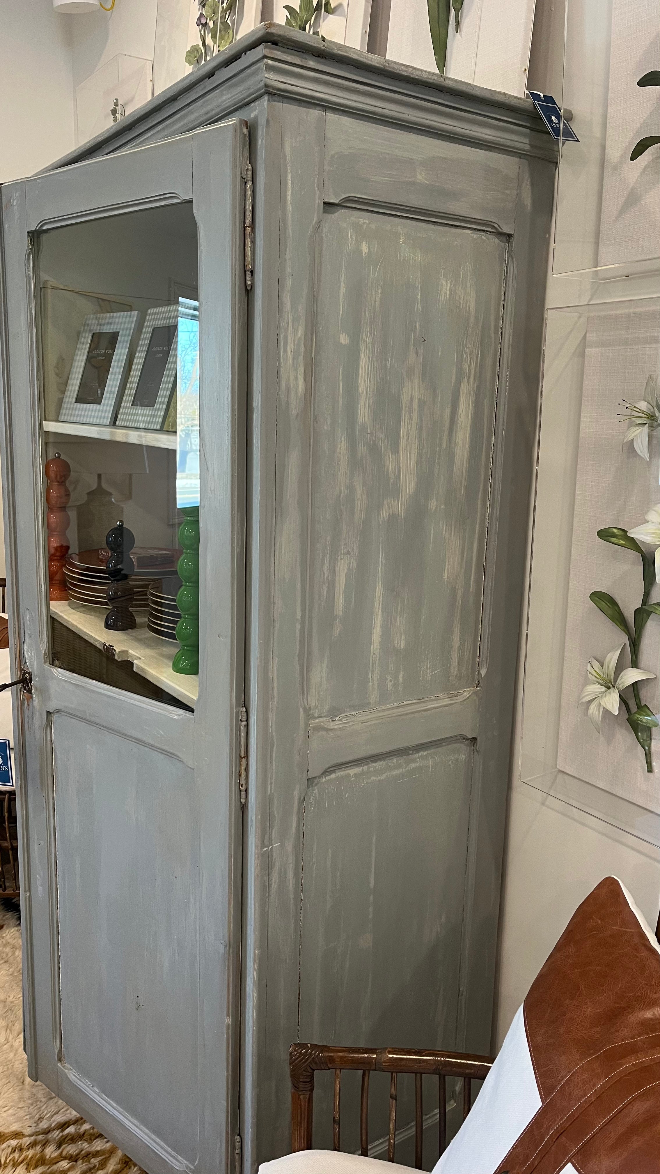 Gustavian Armoire Gray with Glass Front