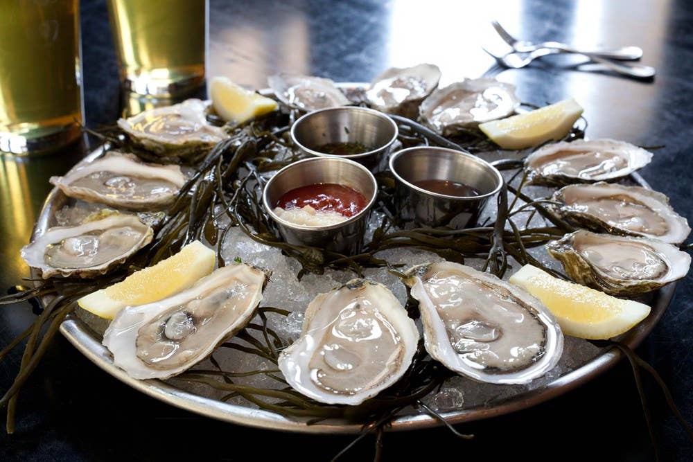 Oysters: A Celebration in the Raw: Hardcover