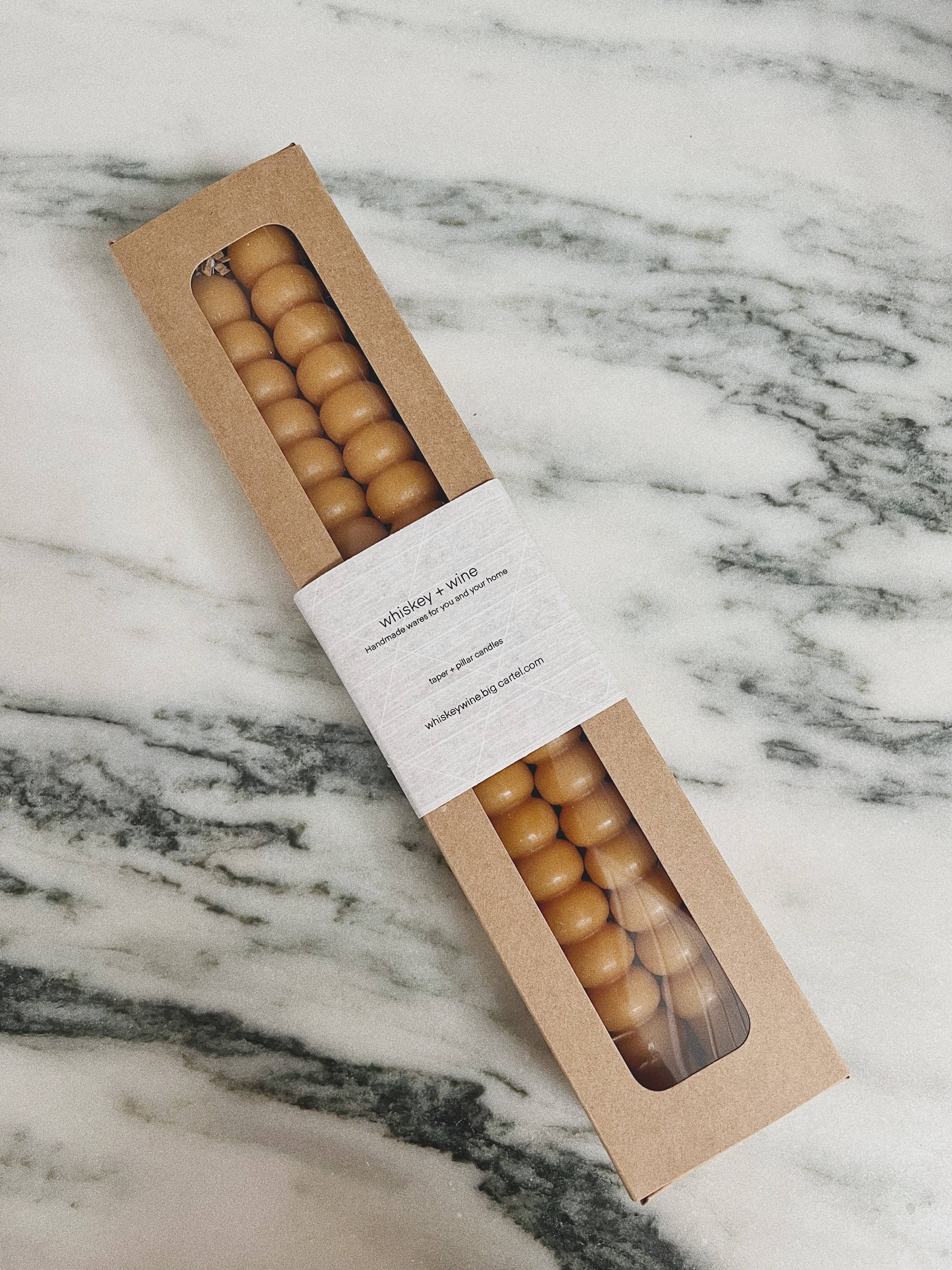 Bauble taper candle: Natural beeswax